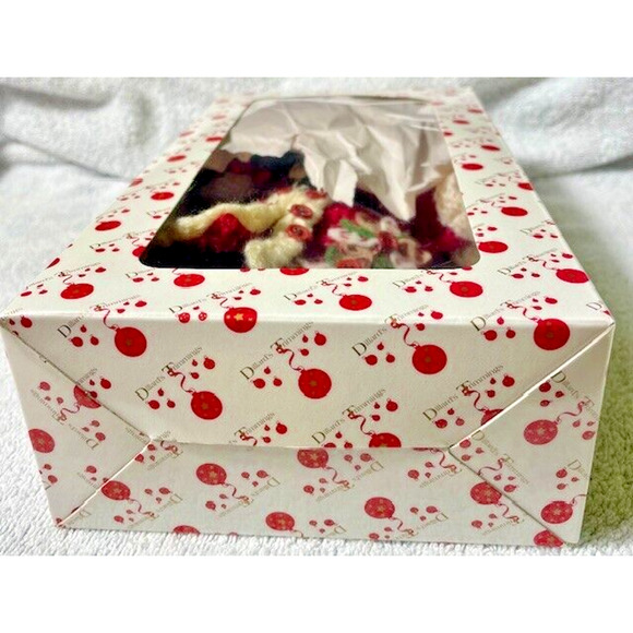 Santa Claus Knited Clothing & Tree - From Dillards in original Box - Vintage - Picture 13 of 13